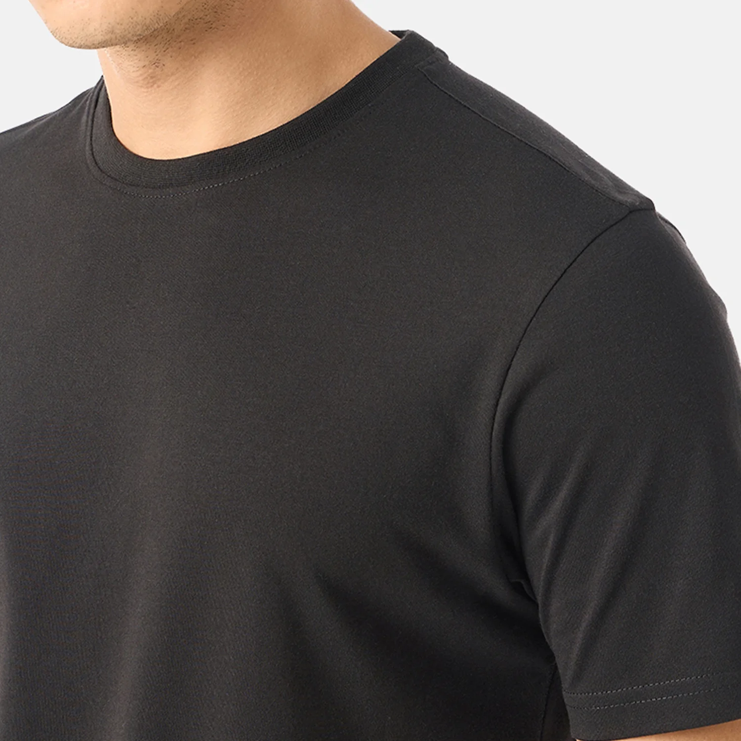 Basic Essential Mens T-Shirt - Black - Image 4