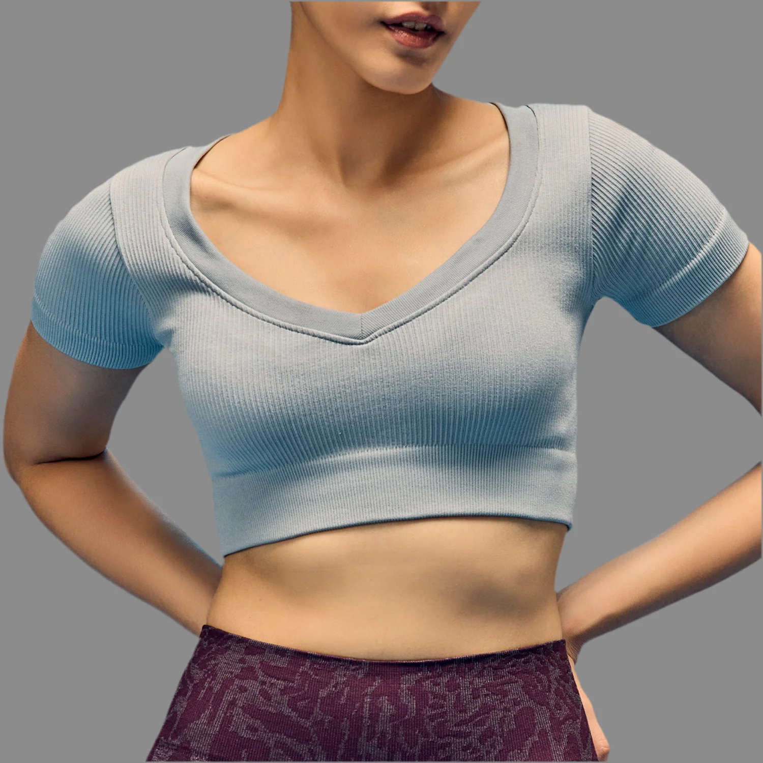 Limitless Snatched v neckline crop top- Grey - Image 2